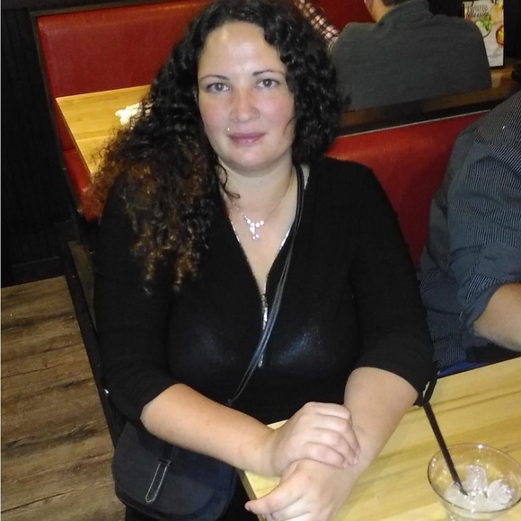 Meet your Posher, Charlene - Picture 1 of 2